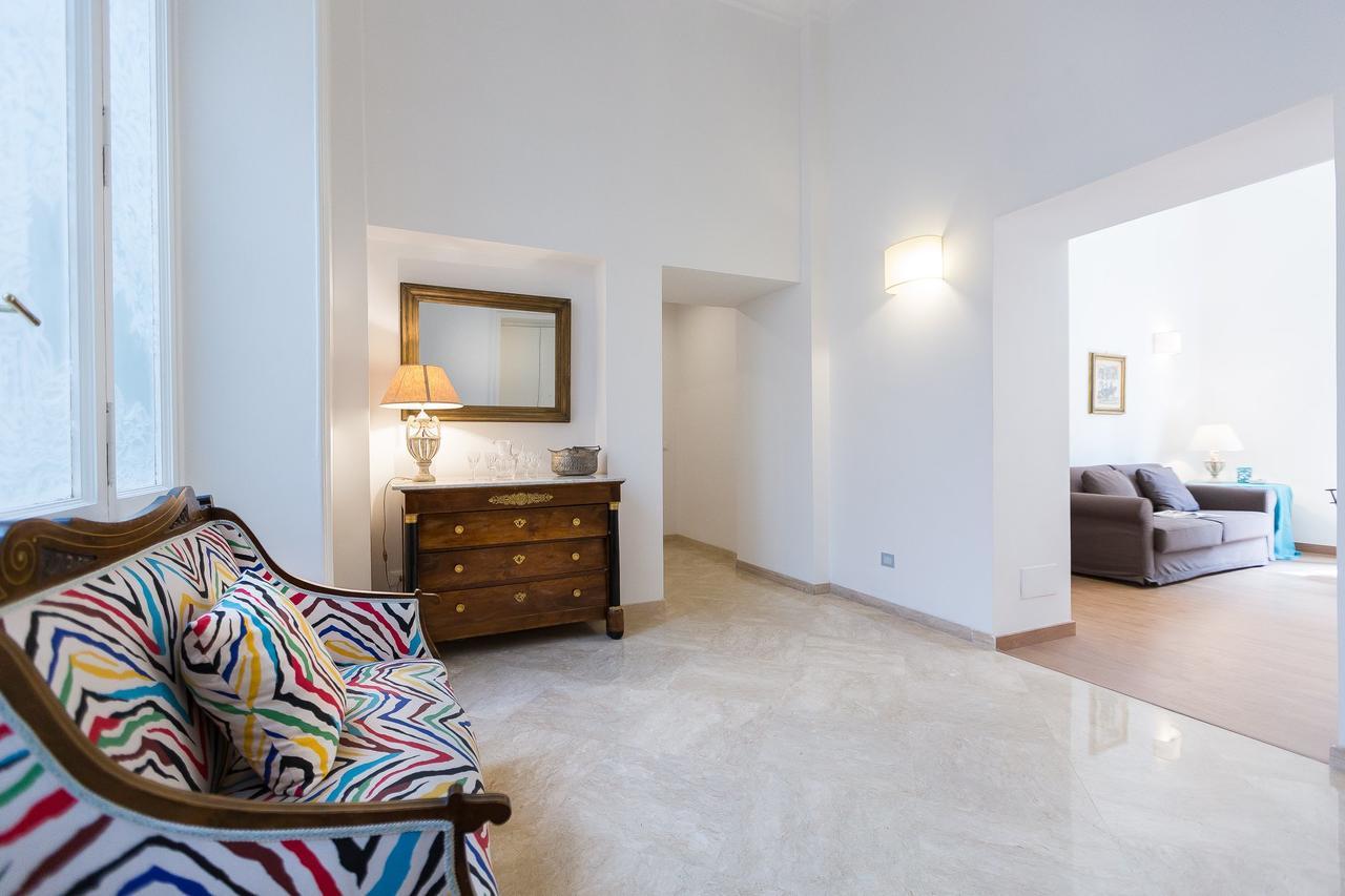 Prestigious Apartment Via Barberini Roma Esterno foto